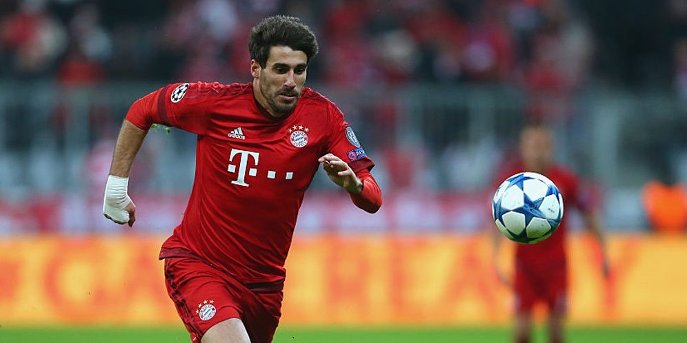 Assist Ajaib Javi Martinez, Satu Sentuhan, Tanpa Melihat