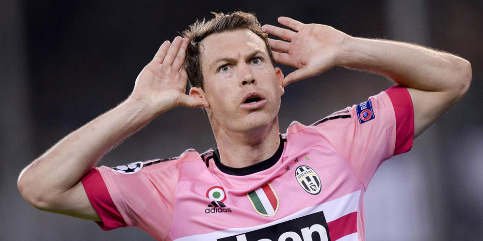 Juventus Halangi Inter Dapatkan Lichtsteiner