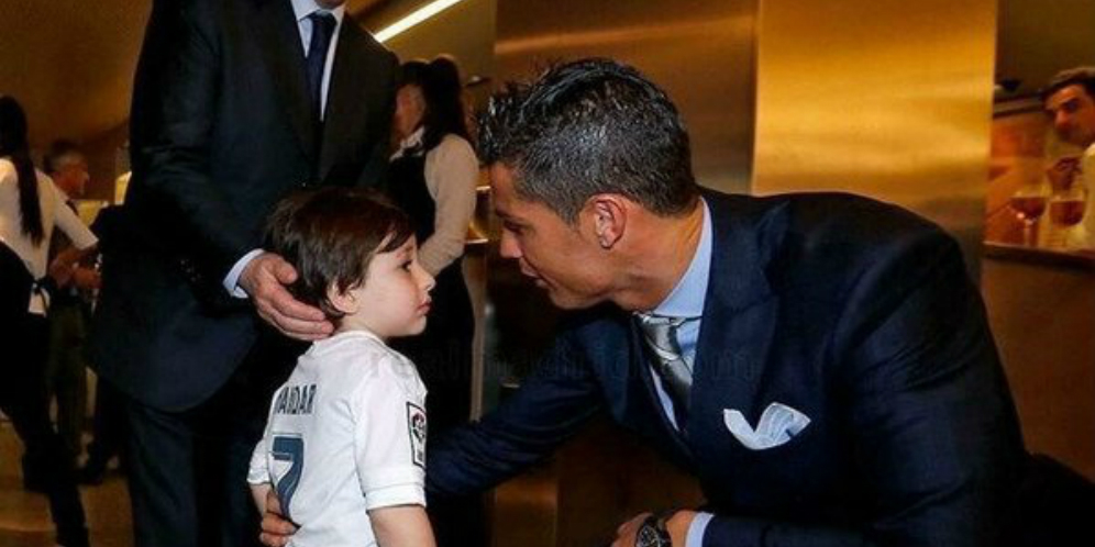 Penuh Haru, Ronaldo Temui Anak Korban Teroris