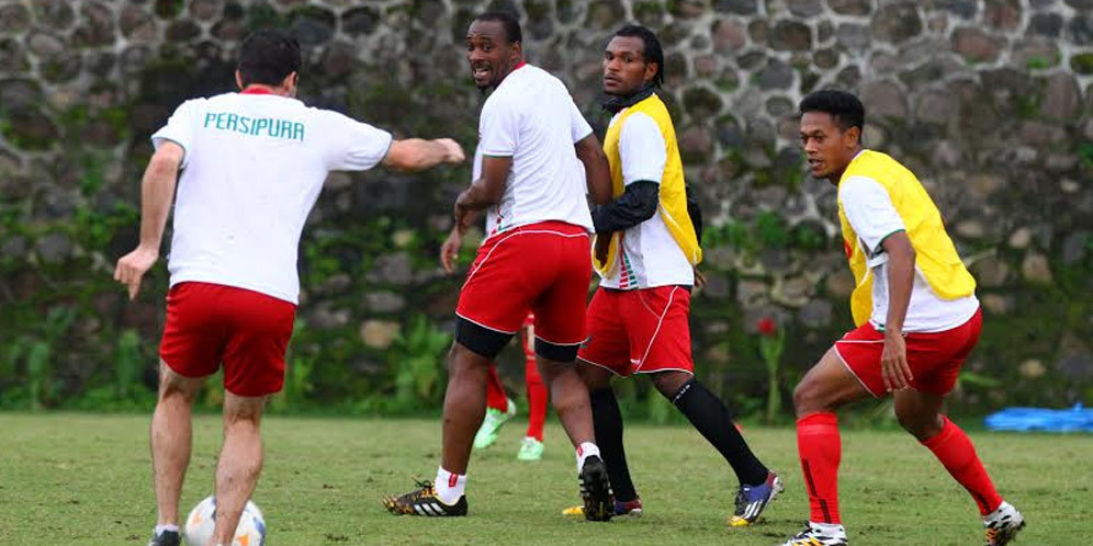 Persipura Tumbang di Uji Coba