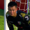 Jurus Jitu Kiper Mitra Kukar Halau Serangan Arema Cronus