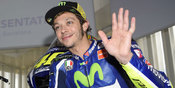 Ketika Valentino Rossi 'Didandani' Make Up Artist Indonesia