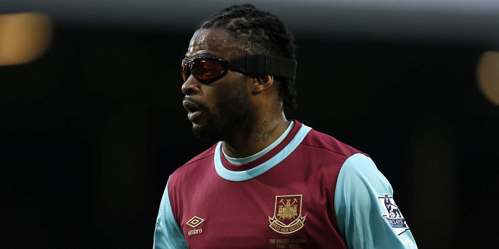 Tentang Kacamata Alex Song