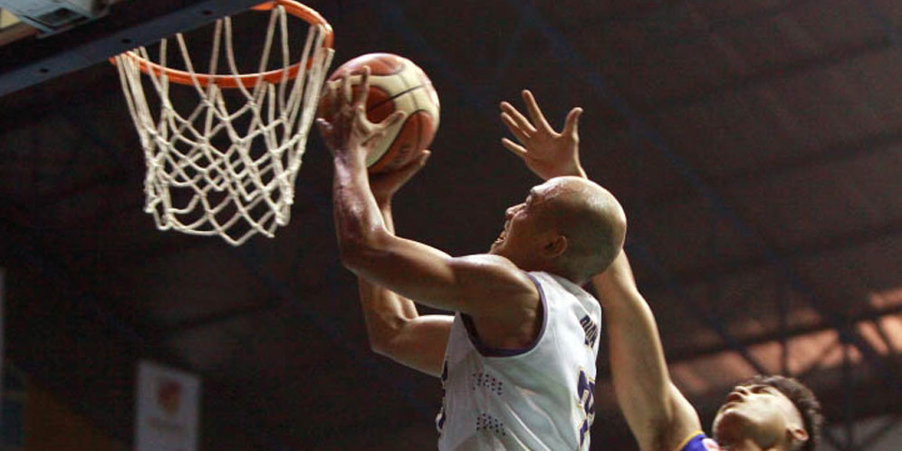 Quatrick Menang, CLS Knights Puncaki Klasemen Sementara