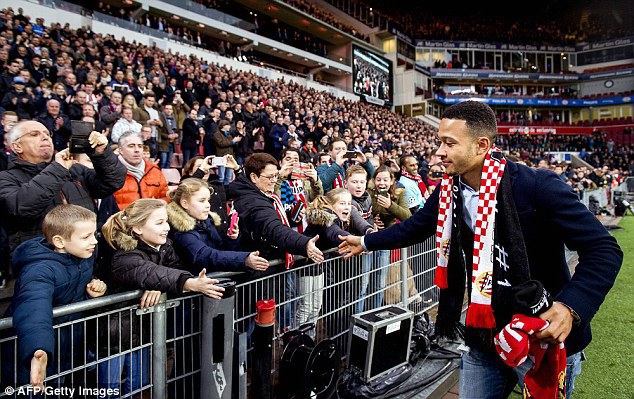 Gullit: Depay Gagal Fokus dalam Sepakbola