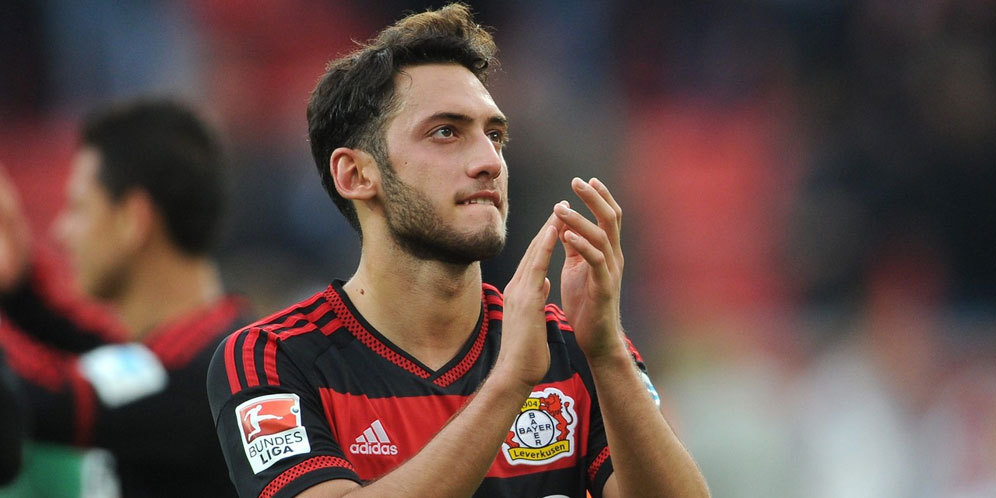 Chelsea Ajukan Penawaran untuk Hakan Calhanoglu