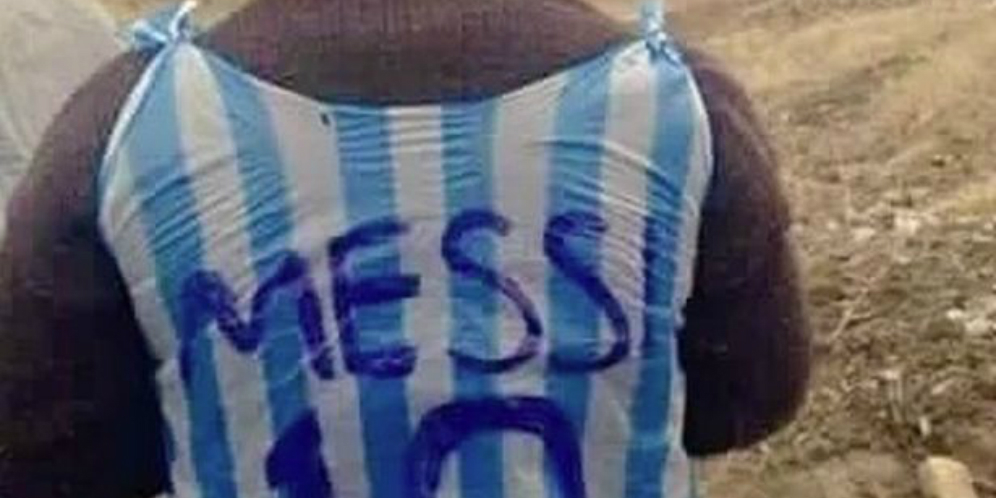 Dua Bocah Akui Pemilik Jersey Kresek Messi, Mana yang Benar?