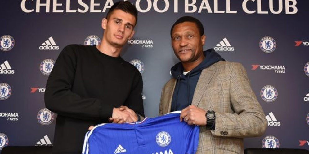 Matt Miazga Resmi Berseragam Chelsea