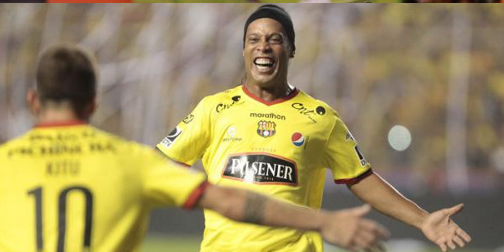 Dapat Standing Ovation, Bukti Cinta Suporter Pada Ronaldinho