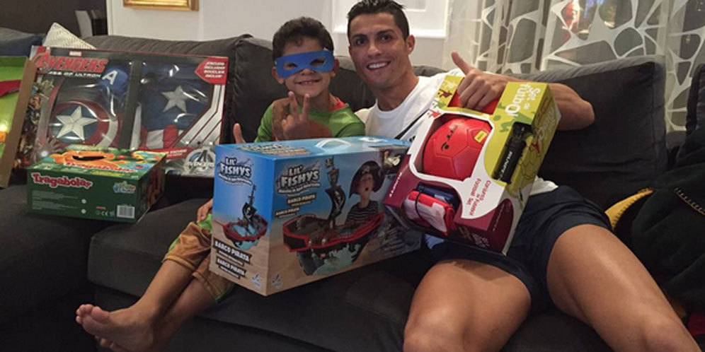 Cristiano Jr. Menyukai Koleksi Mobil Mewah Terbaru Milik Ronaldo