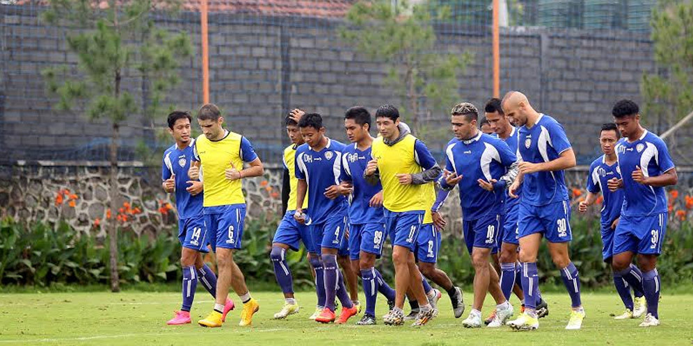 Arema Cronus Pertimbangkan Rekrut Lagi Oky Derry