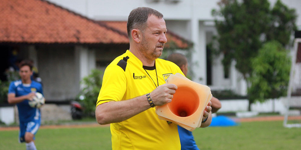 Minggu Depan Persib Tentukan Nasib Dejan Antonic