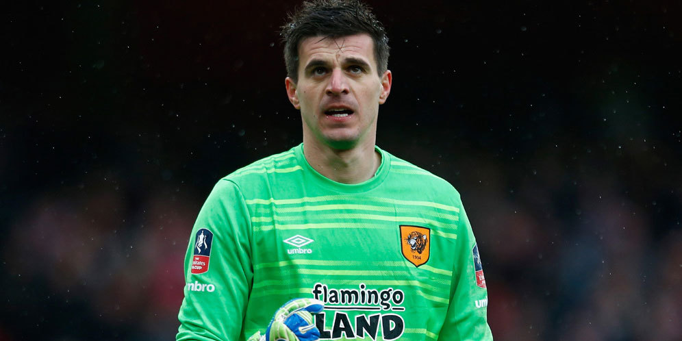 Jakupovic Puas Imbangi Arsenal