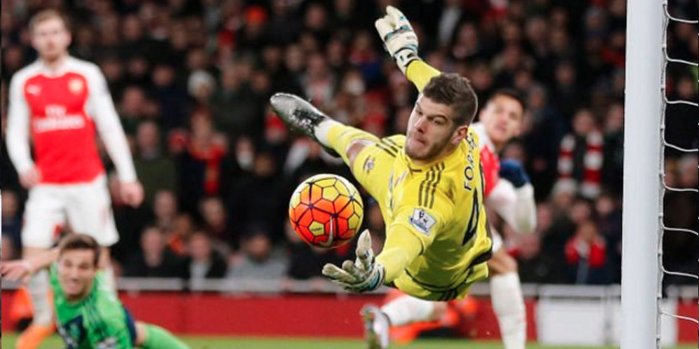 Petr Cech: Forster Rampok Poin Arsenal