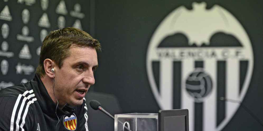 Dibabat Barcelona, Neville Genjot Tenaga Valencia