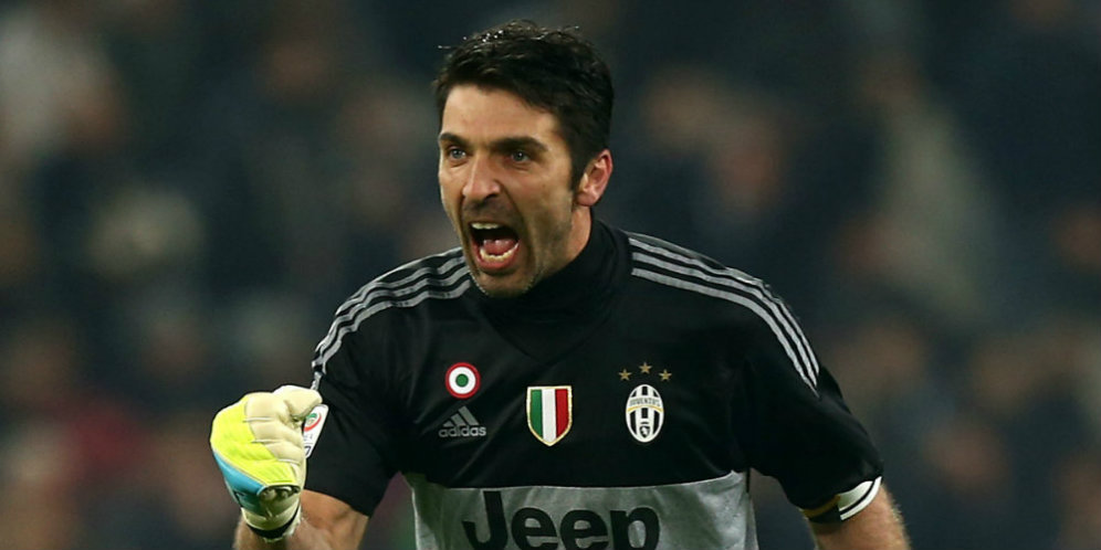 Buffon Merasa Diuntungkan Para Bek Juventus