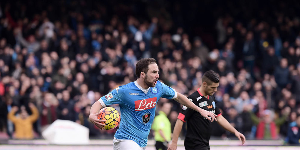 Marah dan Tendang Botol, Higuain Justru Disamakan dengan Messi