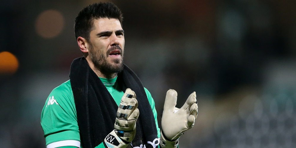 Main di Standard, Valdes Bayar 100 Euro Per Jersey