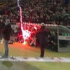 Fans Wolfsburg Lempar Flare ke Bangku Cadangan Hannover!