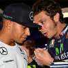 Valentino Rossi Soal Lewis Hamilton: Kita Barter Saja!