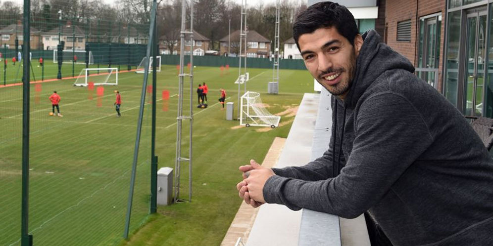 Bermain FIFA 16, Suarez Pilih Barca atau Liverpool?