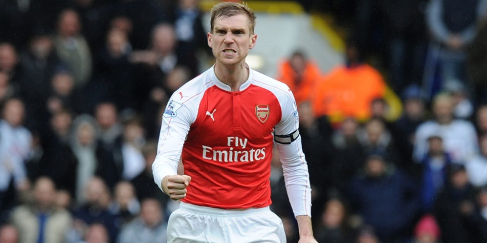 Mertesacker Tak Pikirkan Ban Kapten Arsenal