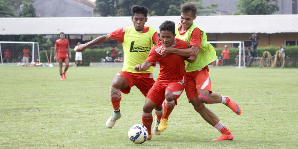 Lapangan Digenangi Air, Latihan Persija Tak Maksimal