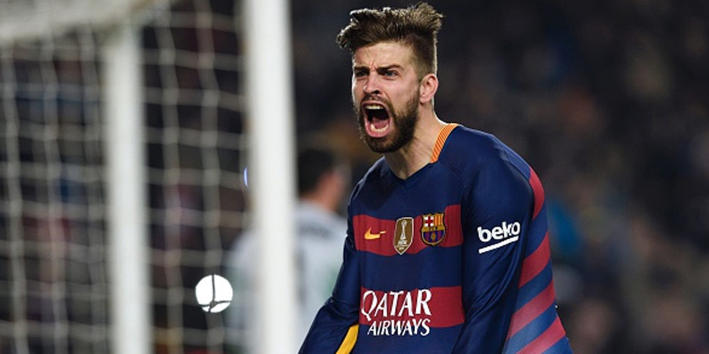 Hoddle: Pique Tinggalkan MU Karena Lemah