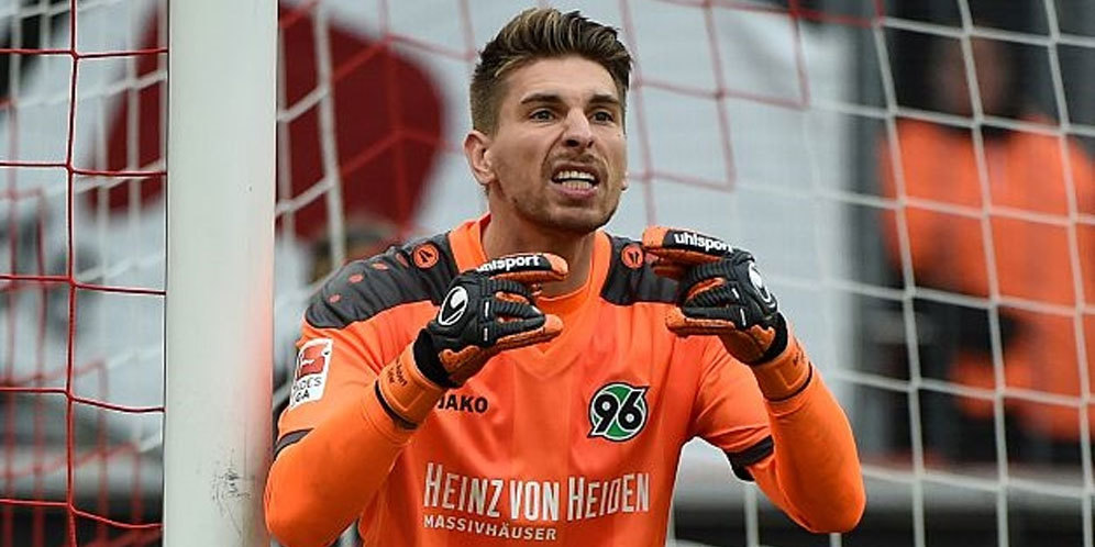 Kiper Hannover: Saya Ingin Kembali ke MU