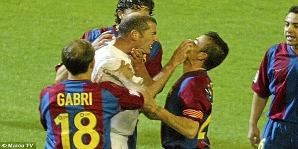 Flashback El Clasico: Zidane Cengkeram Muka Enrique