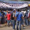 Aremania Padati Posko di Stadion GBK