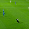 Gol Dianulir, Kiper Ini Mengamuk Pada Wasit