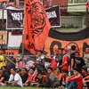 Jakmania Tagih Janji Anies-Sandi Bangun Old Trafford di Jakarta