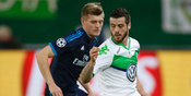 Disikut Kroos, Gigi Vieirinha Copot Disikut Kroos, Gigi Vieirinha Copot
