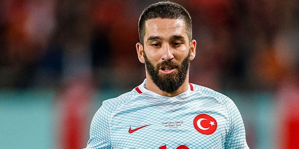 Main Buruk, Arda Turan Minta Maaf