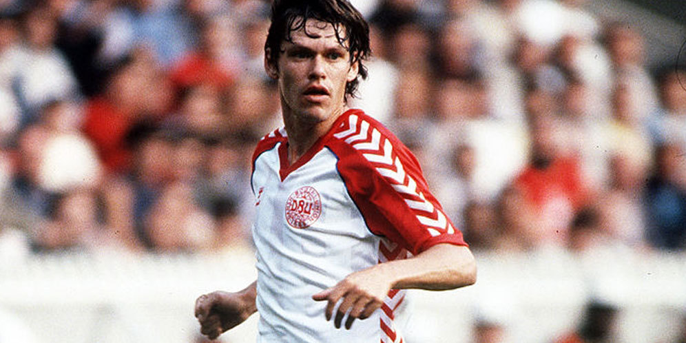 Inilah Frank Arnesen, Gelandang Serang Denmark Yang Paling Disegani di Era 80'an