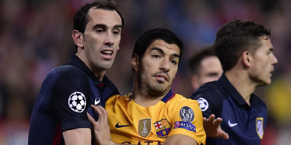 Godin Angkat Bicara Soal Sikutan Luis Suarez