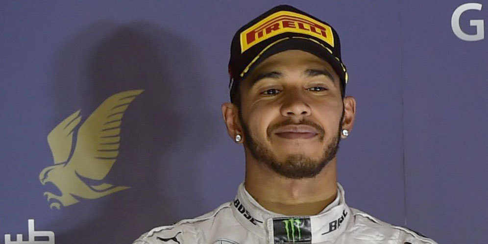 Lewis Hamilton Ingin Samai Level Performa Valentino Rossi