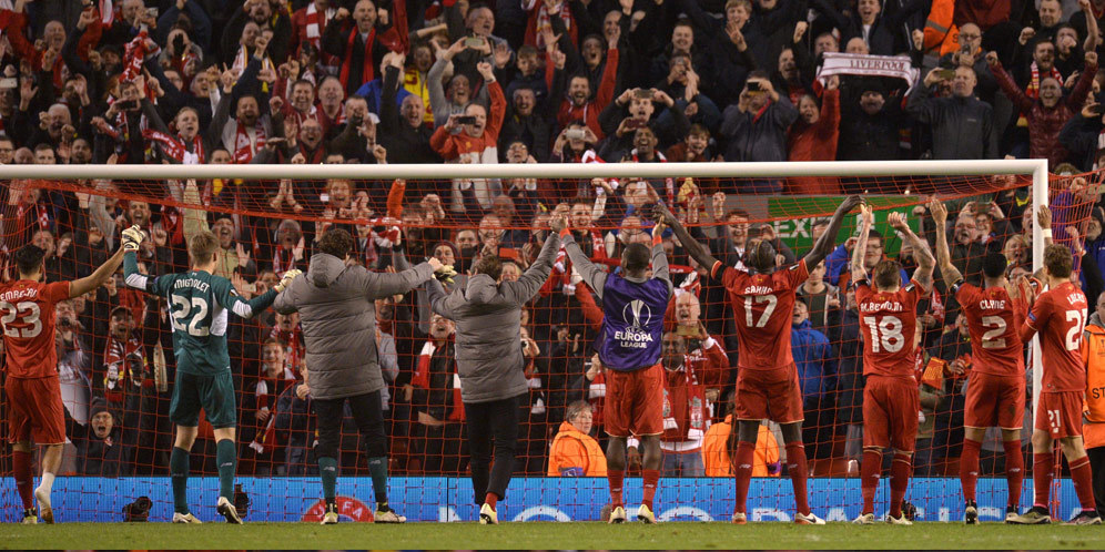 Hilang Kala Selebrasi, Ponsel Fans Ini Dibuat Selfie Dua Bintang Liverpool