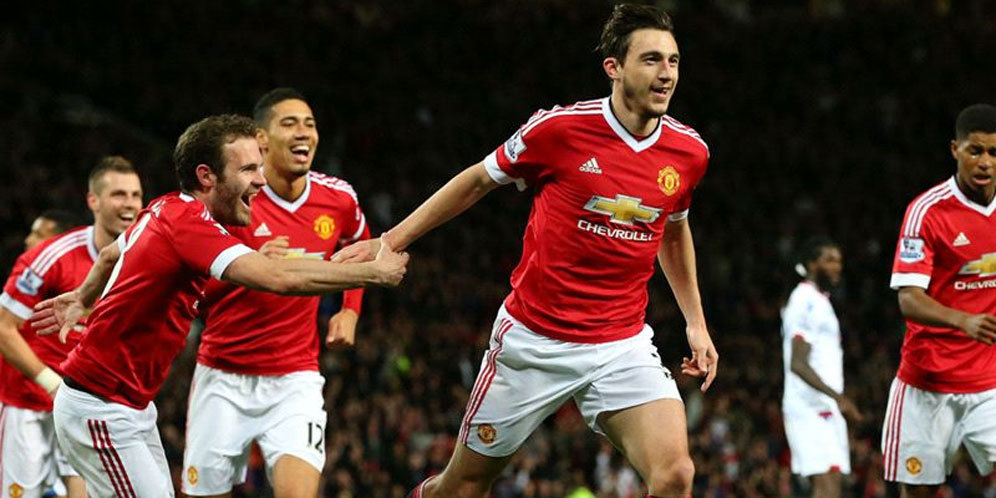 Darmian dan Phil Jones Tetap Bertahan di MU