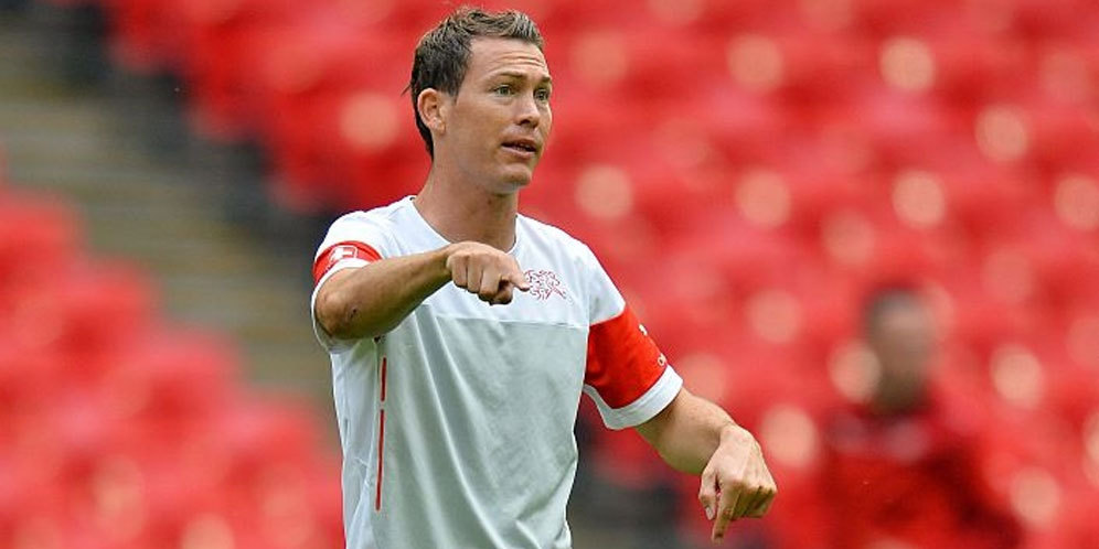 Barca Langsung Amati Lichtsteiner