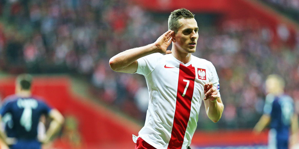 Tandem Lewandowski Diburu Leicester City