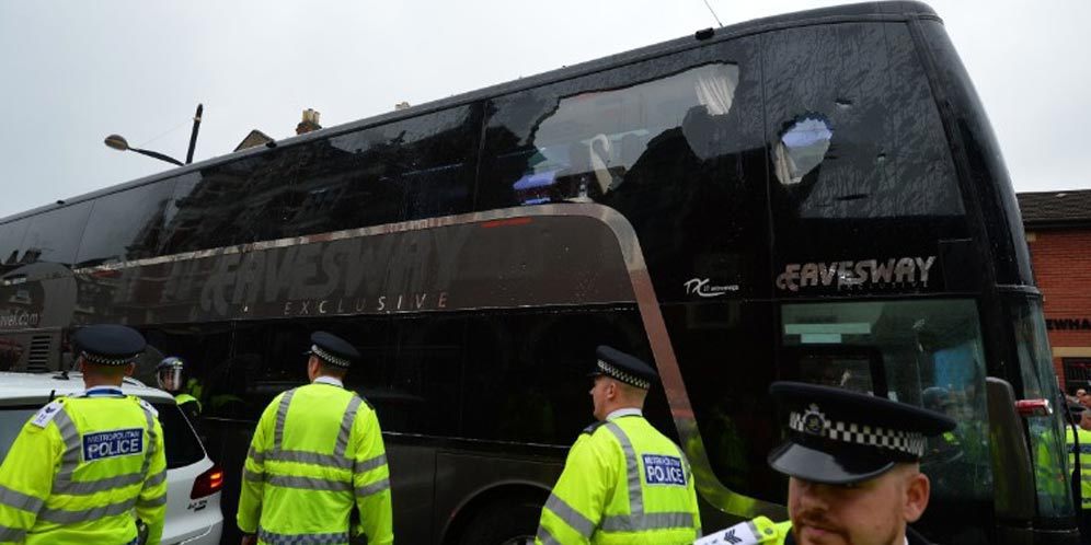 Video: Bus Tim Man United Dilempari Suporter West Ham