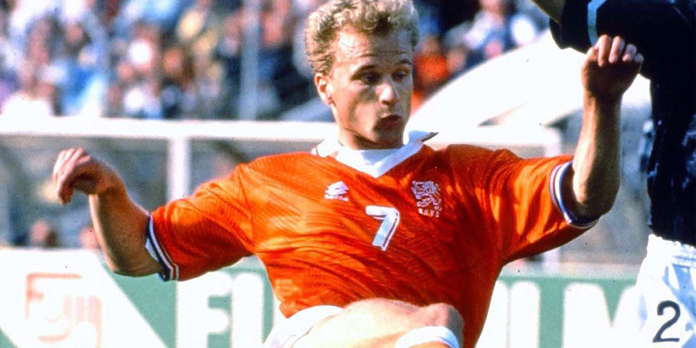 Euro 1992: Sensasi Penyerang Muda Ajax Amsterdam, Dennis Bergkamp