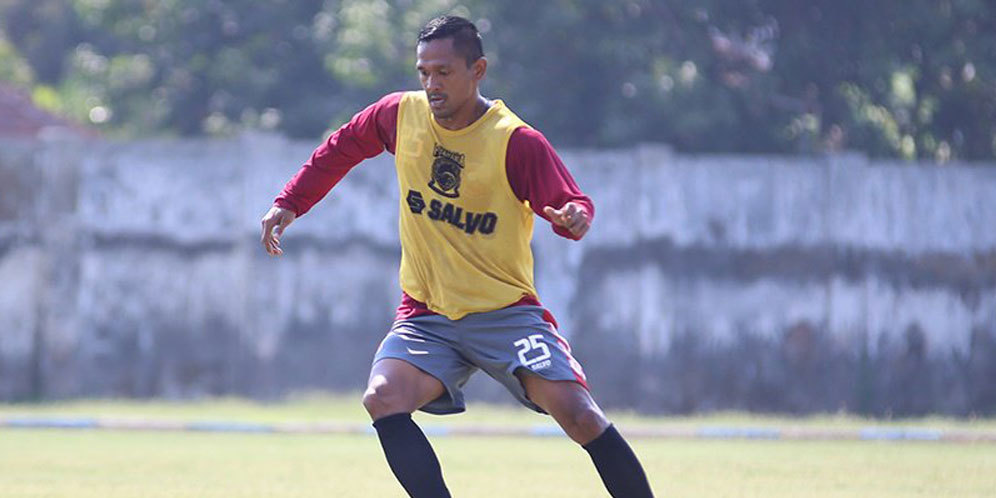 Arema Cronus Kontrak Febri Hamzah dan Ahmad Nufiandani