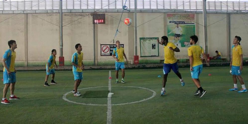 Pulihkan Kondisi, Gresik United Latihan Ringan di Lapangan Futsal