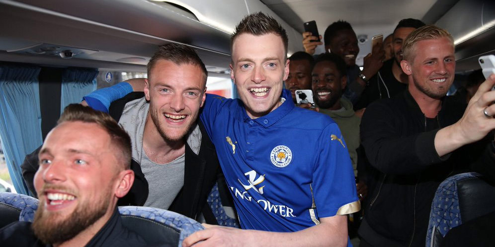 Wow, Ada Doppelganger Jamie Vardy di Pesta Leicester!