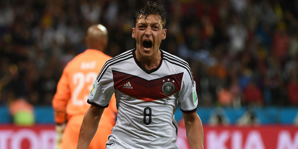 Euro 2016, Ozil Minta Jerman Waspadai Inggris