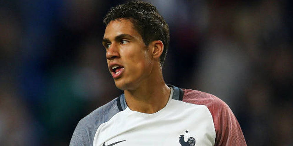 Ini Alasan Deschamps Gantikan Varane dengan Rami