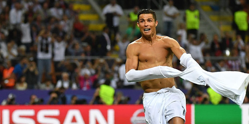 Selebrasi Juara, Ronaldo Sempatkan Foto Bareng Fans Difabel